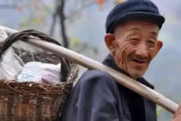 公公摔斷腿被小叔子趕出家，他杵著拐杖來找俺，俺竟從此不愁吃穿