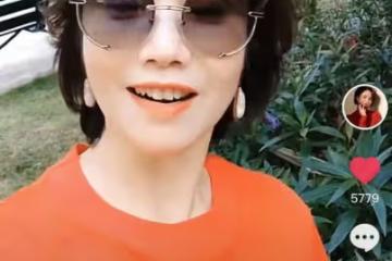 央視主持徐俐退休跳廣場舞！打扮樸素優雅，和90歲婆婆親昵似姐妹