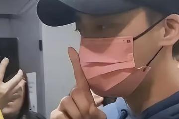 李易峰消失344天首露面,身材暴瘦憔悴不堪,給粉絲鞠躬眼眶紅了