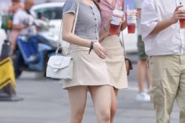 時尚指南:女生最流行的裙子和T恤組合,展現你的個性和魅力
