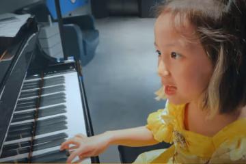 7歲小女兒也染髮做美甲,小女孩愛美心強,黃磊教育普通人學不來
