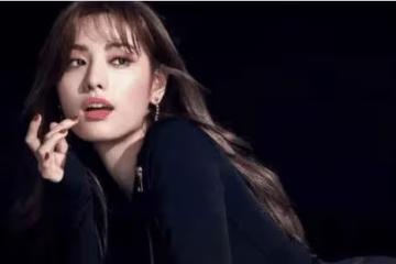 連續3年被評為世界第一美女，穿人魚裙驚艷，網友：行走的美人魚