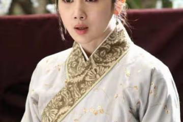 三個男人把她打到鼻子變形再一起坐在她身上,張藝謀把人害慘了
