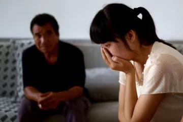 女子離婚12年，花店偶遇離婚11年的他，深信當年離婚是為了等他