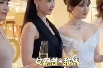 張柏芝帶三胎兒子玩耍，5歲張禮承手拿玩具，和母親甜蜜互動