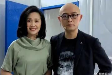 黃菡當婚禮證婚人,走路踉蹌顯蒼老,南京住千萬別墅帶外孫很享受