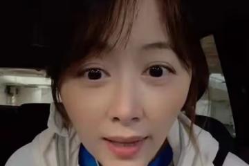 香港疫情持續爆發！女星穿防護服戴倆口罩出門，何超蓮隔離快崩潰