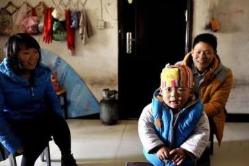 母親被凈身出戶，10年後姑媽上門借錢，我反問：憑啥我出錢？