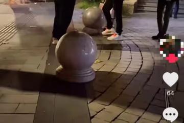 王思聰戴眼鏡露面，頻頻玩樂被疑無心事業，王健林還稱其不願接班