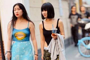 上海女孩流行了一種新的穿衣方式：「內衣外露」性感時尚，回頭率嚇人