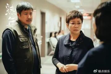 他是著名演員,被前妻嫌窮拋棄,40歲帶孩子娶女明星,如今超幸福