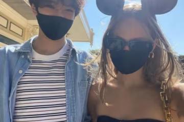 張智霖15歲兒子曬照,與金髮美女同游迪士尼,貼身合影引熱議