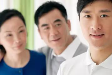 小舅供我讀大學,我倆親如父子,不久後我成為親友眼中的背叛者