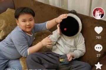 郭德綱7歲小兒子近照曝光!手腕胖到卡金鐲,肚皮圓滾五官神似媽