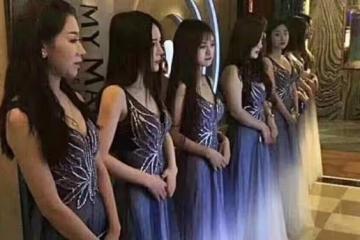 為了還債，她悄悄打工，從KTV公主做到外圍，無數次跟男人上床
