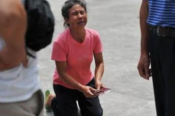 母親跪求我和不孕妻子離婚,兩年後見妻子身邊人,我灰溜溜逃走!