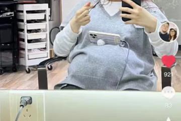 宋丹丹兒媳將臨盆!外出把大孕肚當手機支架,高齡懷2胎四肢纖細