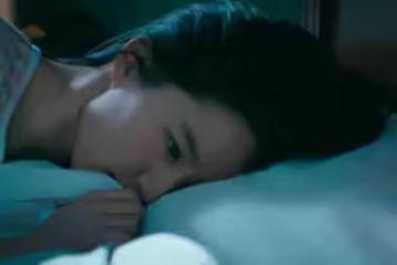 男友無縫銜接,才剛跟我分手,轉身就貼在別的女人身上