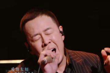 楊坤發文懷念去世女友,眼眶含淚惹人疼,半月前才被拍與女子摟抱