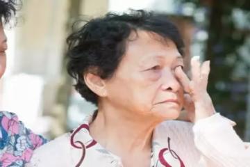 「新型啃老」正在流行！63歲的大媽哭訴「陪伴式孝順」是晚年噩夢　自己像兒家「免費保姆」