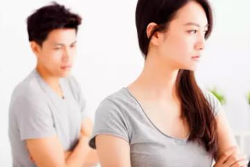 小姑結婚送3萬嫁妝被拒,看到老公工資,妻子:離婚,跟你妹妹過