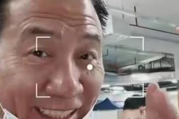 萬梓良精神狀態惹爭議,站核檢點對人群狂叫手舞足蹈,引群眾側目