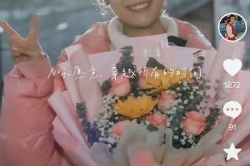 歐陽奮強曬全家福為愛女慶生！妻子膚白氣質佳，女兒高顏值神似媽