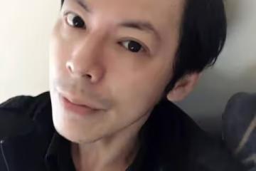 47歲男星轉行當保安，每天工作12小時需掃菸頭，皮鞋開裂補好再穿