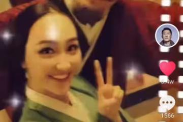 47歲于震慶結婚10周年！與小13歲嬌妻好甜蜜，三娃長相似複製粘貼
