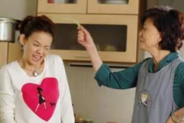 公公賠償款60萬俺拿走30萬,老公鬧離婚,五年後他卻夸俺孝順