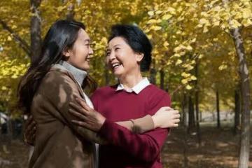 父母給兒子全款買房,卻只給女兒按揭買房,女兒再要十萬父母淚目