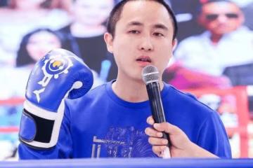 散打哥邀請張二嫂參加活動,卻遭對方拒絕,透露其「害怕老方丈」