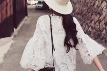 蜜月回來，卻發現鑰匙開不了門，回頭看到趕來的婆婆，扇她耳光