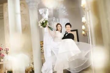 女兒找了窮男友，母親要她嫁有錢人，婚後半年回家，母親悔青腸