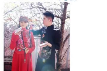 楊麗萍手捧小鳥化濃妝，與寵物嘴對嘴索吻，63歲不生育仍艷光四射