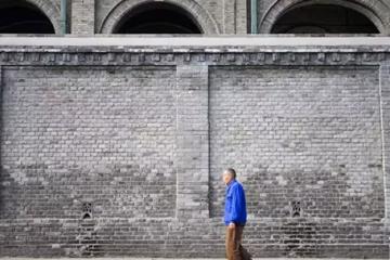 我們註定是被兒女拋棄的第一代：高端養老院一段視頻，揭開了人世間殘酷的一幕