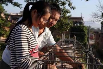 老婆生孩求岳母照顧,她說帶孫,滿月酒老婆指指俺,岳母臉面丟盡