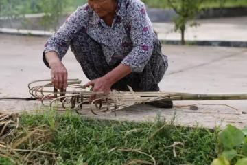 故事:三個孩子上了高中,婆婆「你不給我養老,我讓孫子孫女養」