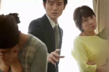 大哥把老母親趕回家，我接過來三個月「你還是回老家吧。」