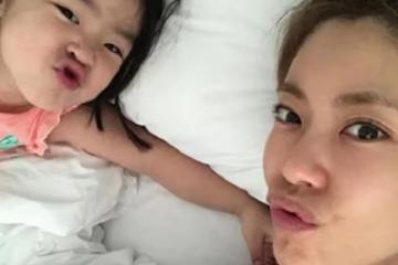 她是《王家一家人》痴情三女兒，演員李允智久未露面，她在家做啥