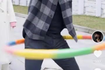 歌手胡海泉惹爭議！邊排隊做核酸邊轉呼啦圈，撞到前方路人還大笑