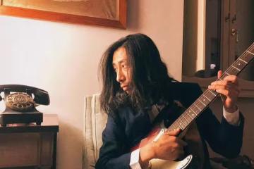 搖滾教父謝天笑確診新冠！在歐洲隔離凌亂滄桑，眼神迷離咳嗽無力