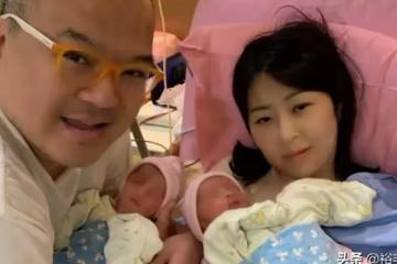 明金成去世一個多月後，龍鳳胎正式啟程回家，不哭不鬧睡了一整夜