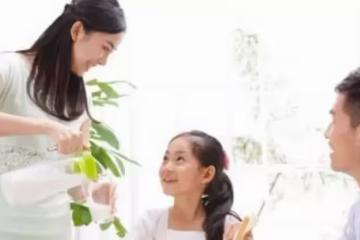 大兒媳生女孩，婆婆不聞不問，小兒媳生男孩婆婆送車和辦滿月酒席