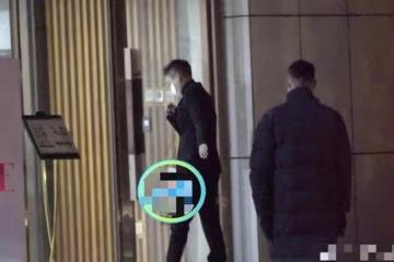 曹雲金身邊又換新人?與神秘女子一同泡吧回家,女方穿長靴身材辣