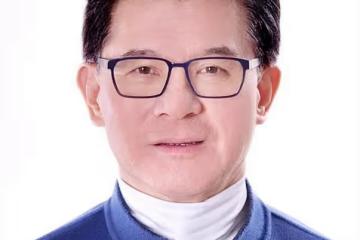 霍啟剛繼父羅康瑞:拋妻棄子60歲娶朱玲玲,親兒子拒絕繼承財產