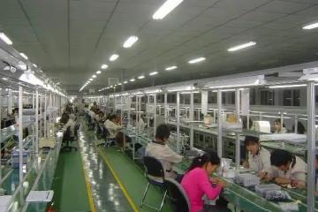 婆婆癱瘓，月薪一萬的兒媳辭職照顧五年，婆婆去世後兒子提離婚