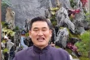 大衣哥一家懶理陳亞男離婚風波,朱小偉悠閒度日,大衣嫂直播唱歌