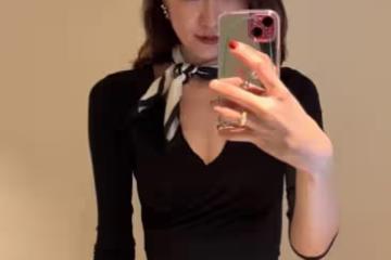 秦漢網紅兒媳穿短裙秀完美身材,女兒已4歲,仍未與孫國豪結婚