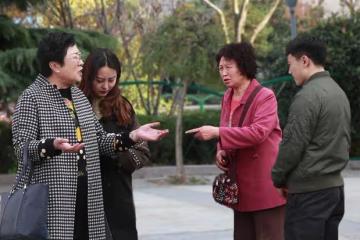 兩女子同時出嫁,一個生倆兒子,一個生倆女兒,多年後差距明顯
